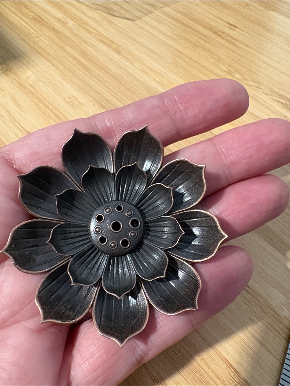 Lotus-Shaped Incense Holder in Dark Bronze Metal - Picture 5 of 5